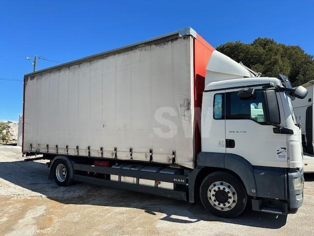 Curtainsider truck MAN TGS 18.440 SAVOYARDE