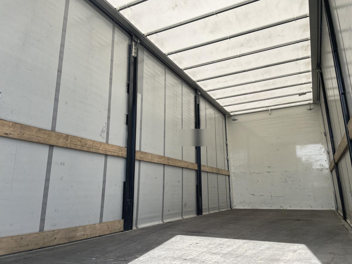 Curtainsider truck MAN TGS 35.480