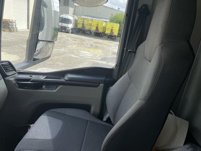 Curtainsider truck MAN TGS 35.480