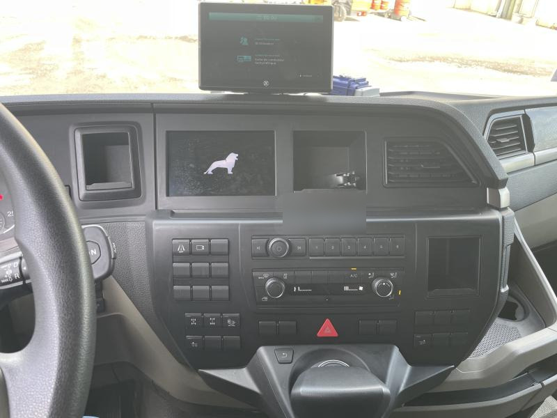 Curtainsider truck MAN TGS 35.480