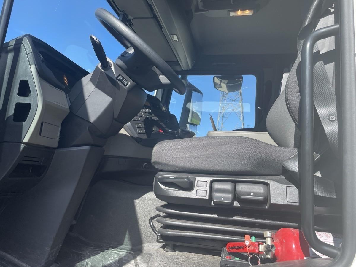 Curtainsider truck MAN TGS 35.480