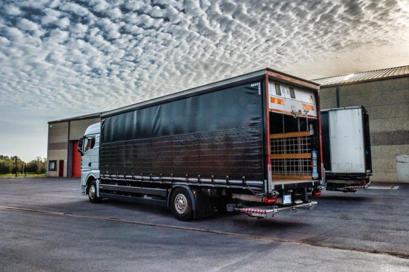 Curtainsider truck MAN TGX 18.400 XLX+HAYON