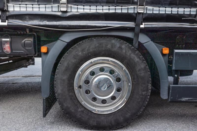 Curtainsider truck MAN TGX 18.400 XLX+HAYON