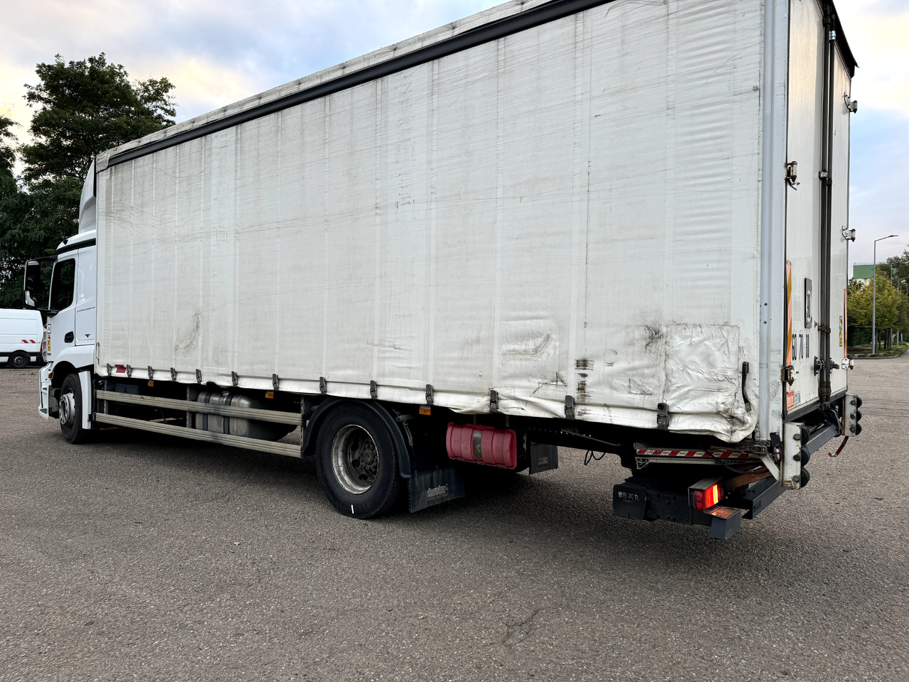 Curtainsider truck MERCEDES-BENZ ACTROS 1833