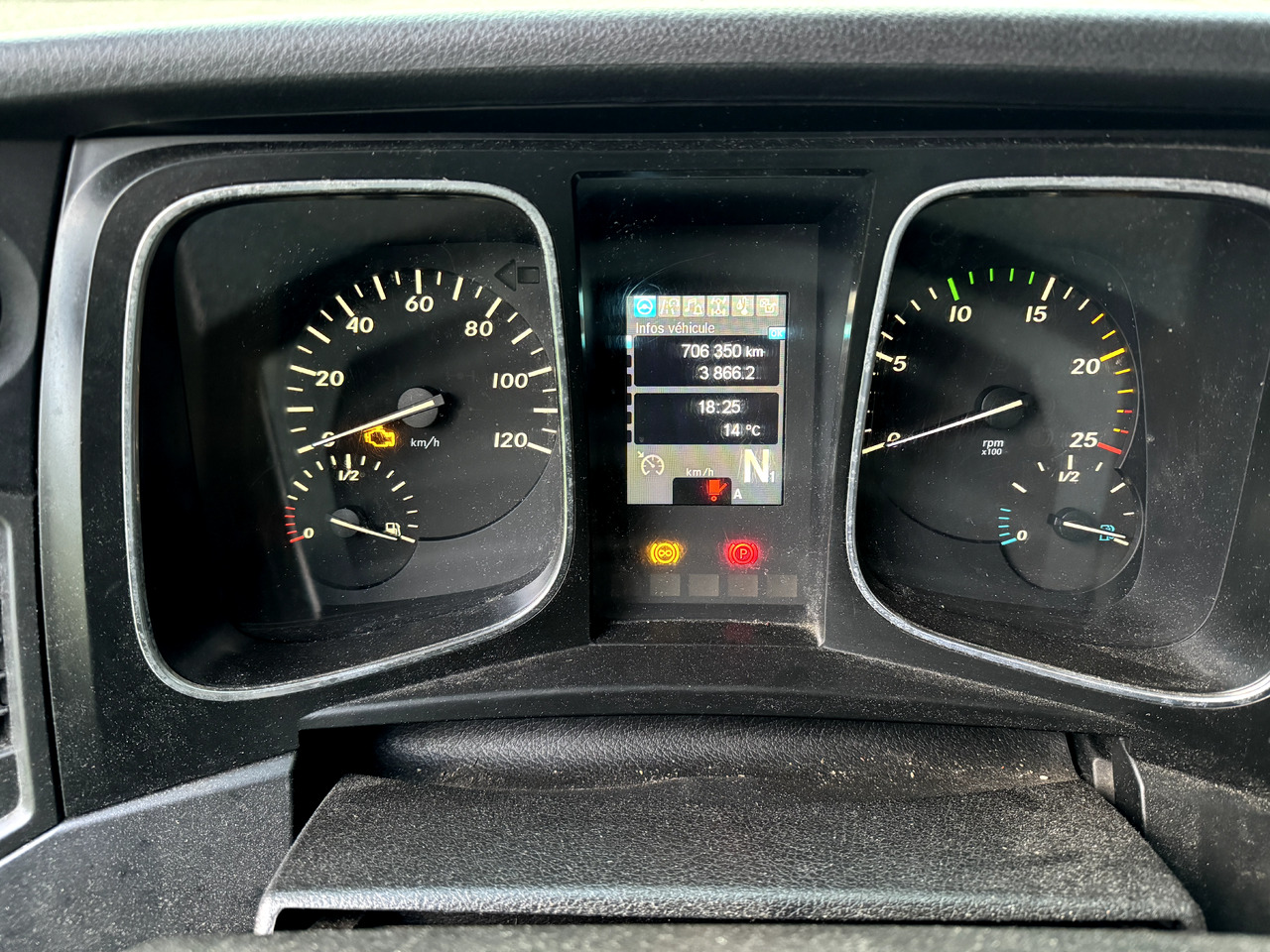 Curtainsider truck MERCEDES-BENZ ACTROS 1833