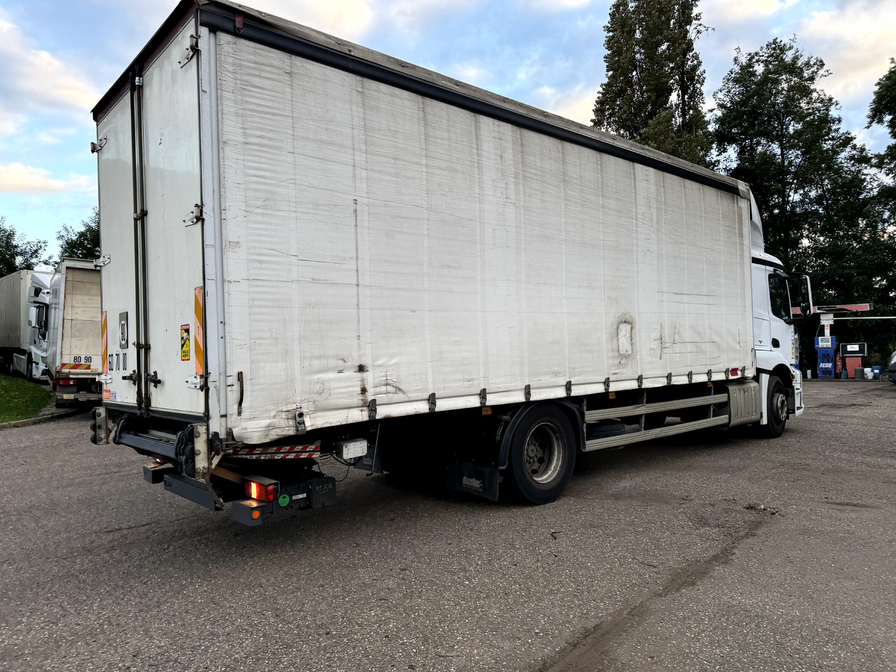 Curtainsider truck MERCEDES-BENZ ACTROS 1833
