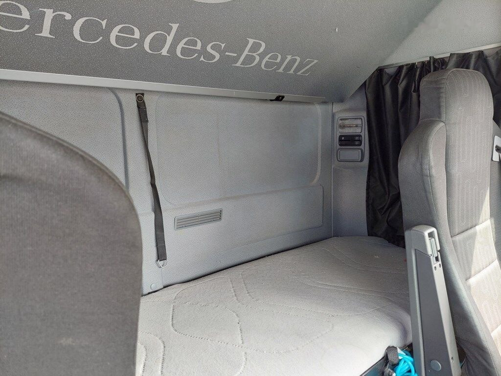 Curtainsider truck Mercedes-Benz Atego 1530 L 4x2