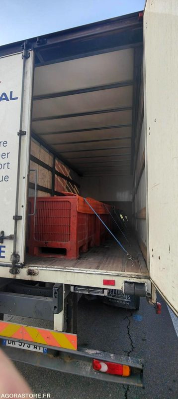 Curtainsider truck RENAULT MIDLUM 2009 367000KM PARC 3738