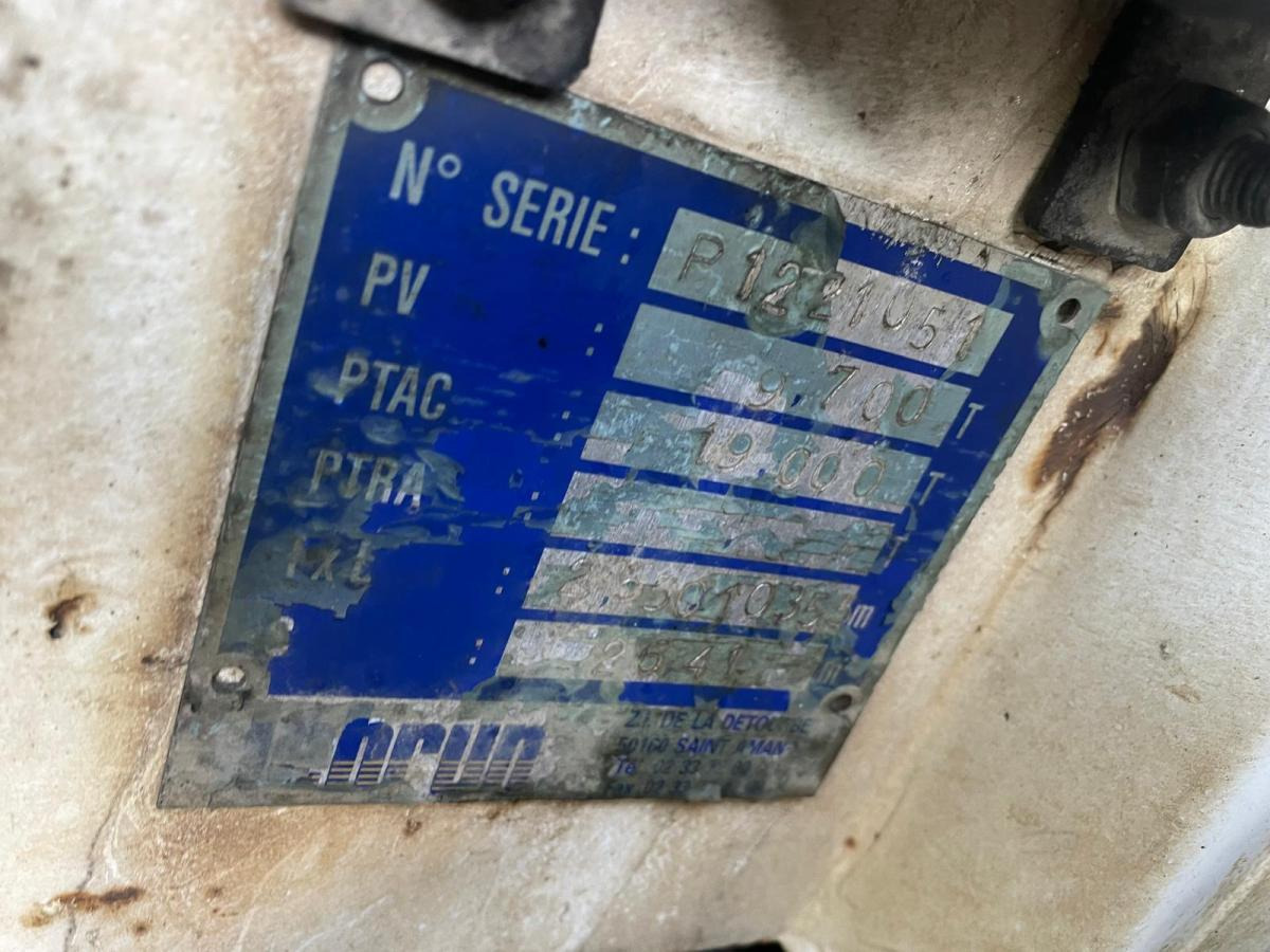 Curtainsider truck Renault Premium