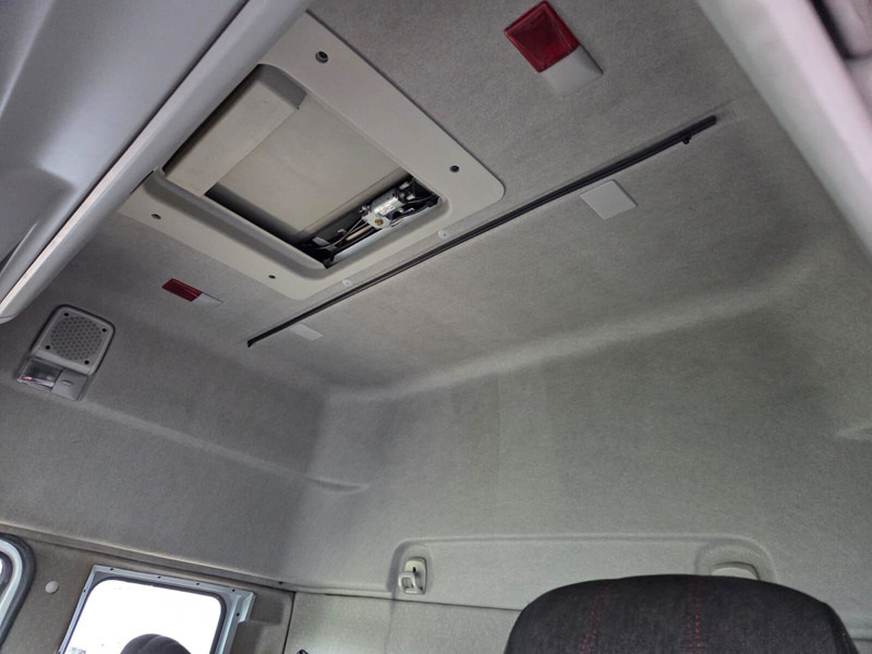 Curtainsider truck Renault Premium 460dxi