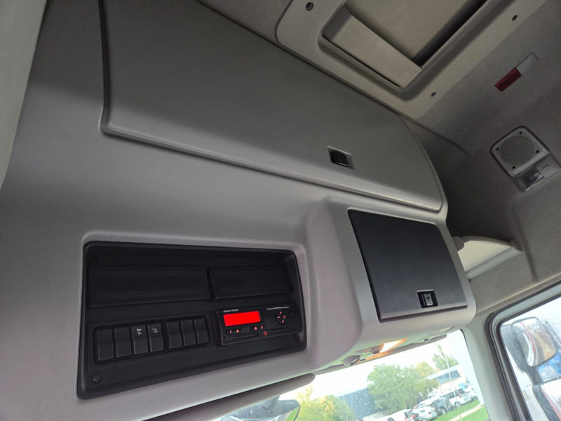 Curtainsider truck Renault Premium 460dxi