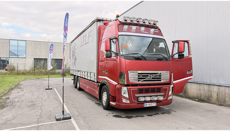 Curtainsider truck Volvo FH13 540