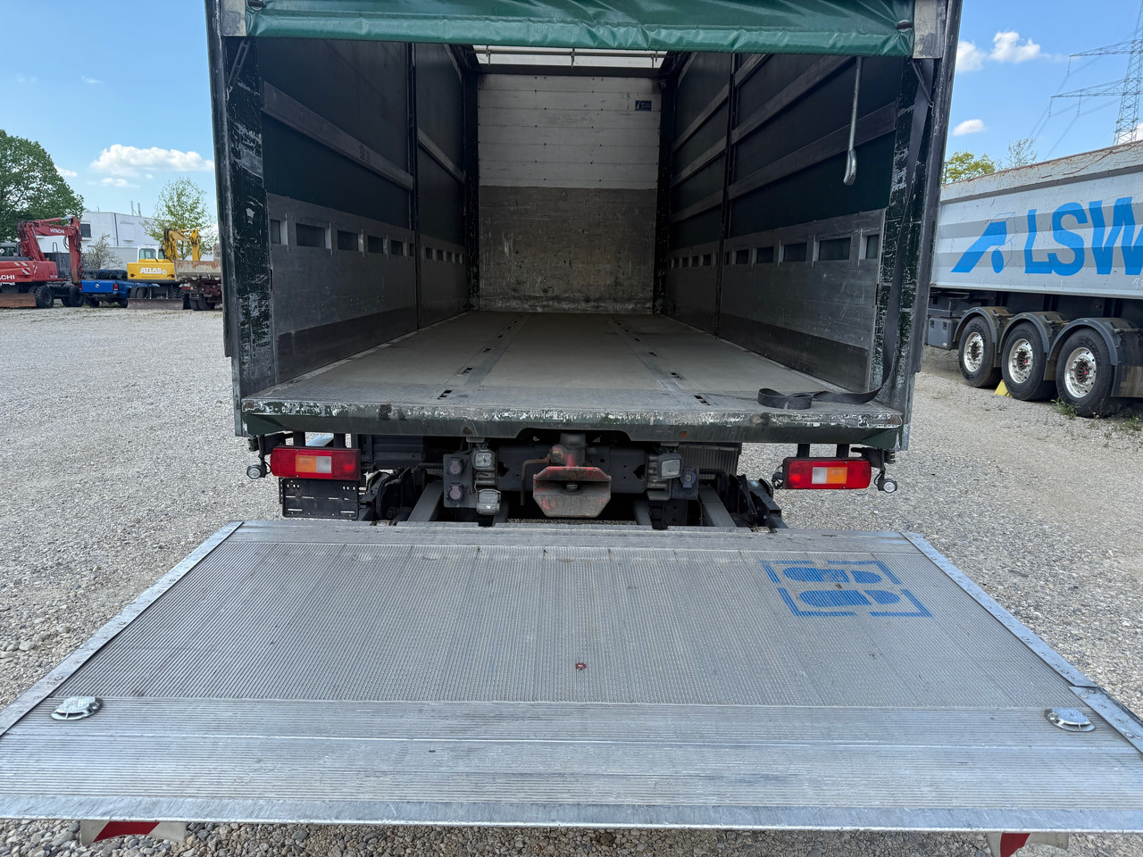 Curtainsider truck Volvo FH460 Pritsche Plane LBW Klima Retarder