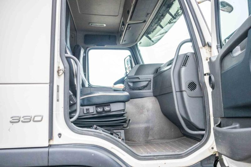 Curtainsider truck Volvo FM 330+10 pneus/tires-intarder
