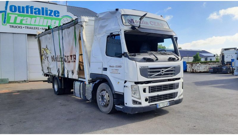 Curtainsider truck Volvo FM 370
