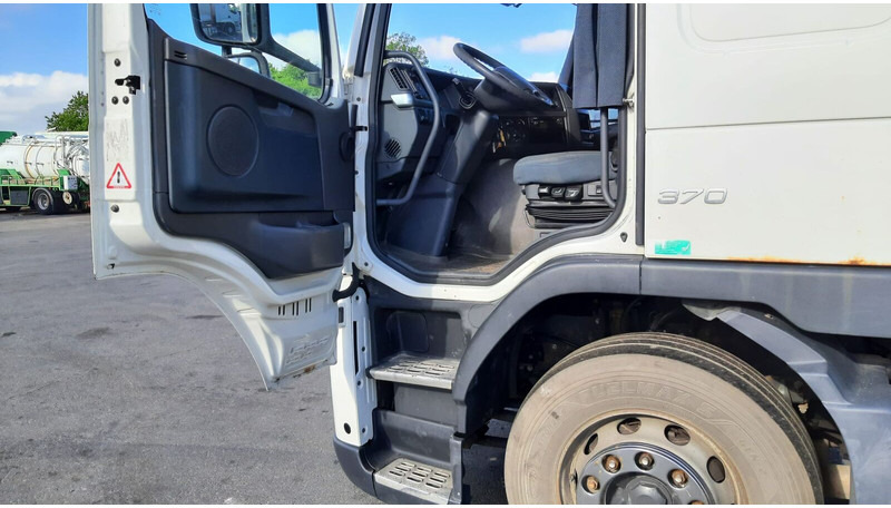 Curtainsider truck Volvo FM 370