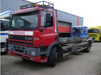 Container transporter/ Swap body truck DAF 85 XC: picture 1