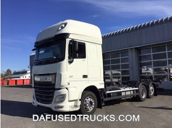 Container transporter/ Swap body truck DAF FAR XF460: picture 1