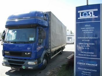 Curtainsider truck DAF LF45.220 EURO 3: picture 1