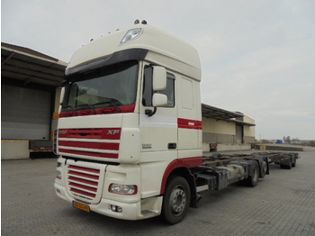 Container transporter/ Swap body truck DAF XF105-410: picture 1
