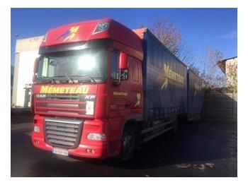 Curtainsider truck DAF XF105 460: picture 1