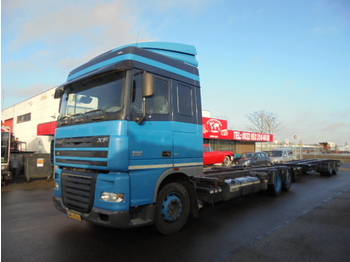 Container transporter/ Swap body truck DAF XF105 6X2: picture 1