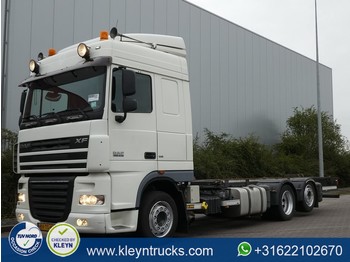 Container transporter/ Swap body truck DAF XF 105.410 far 6x2 spacecab: picture 1