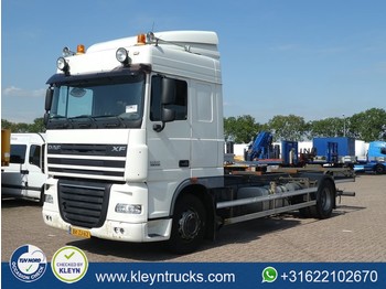 Container transporter/ Swap body truck DAF XF 105.410 spacecab 4x2 euro 5: picture 1