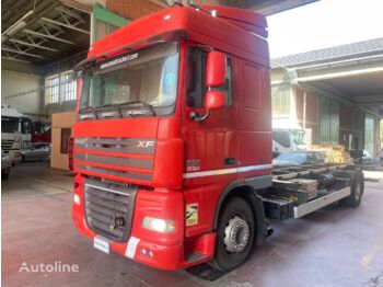 Container transporter/ Swap body truck DAF XF 105-460: picture 1