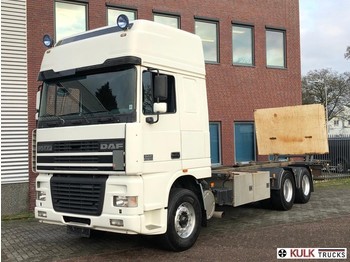 Container transporter/ Swap body truck DAF XF 95 480 Manual 10 Wheels Euro 3 TWIST LOCKS: picture 1
