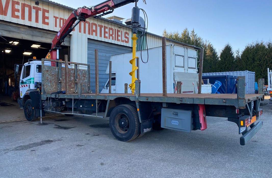 Dropside/ Flatbed truck Camion tarieres Plantation Poteaux France Telecom