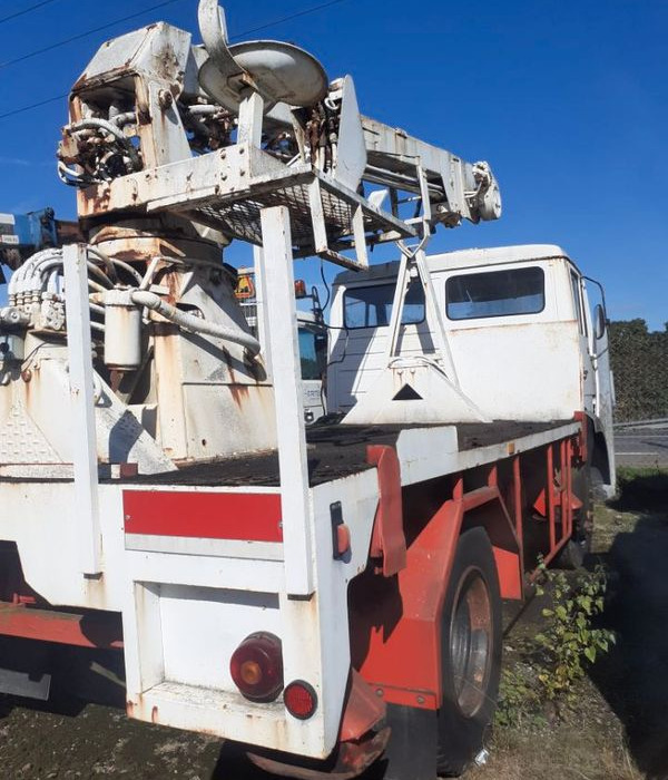 Dropside/ Flatbed truck Camion tarieres Plantation Poteaux France Telecom