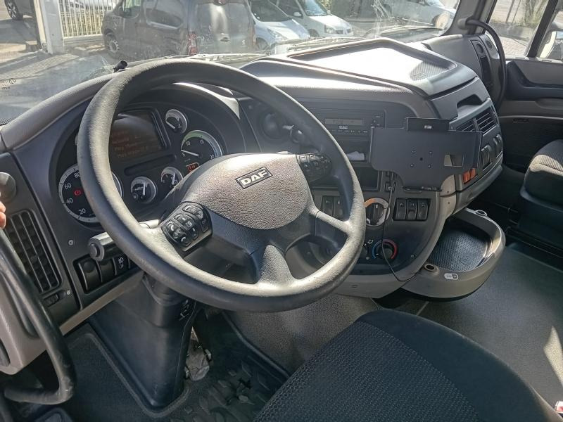 Dropside/ Flatbed truck DAF XF105 460