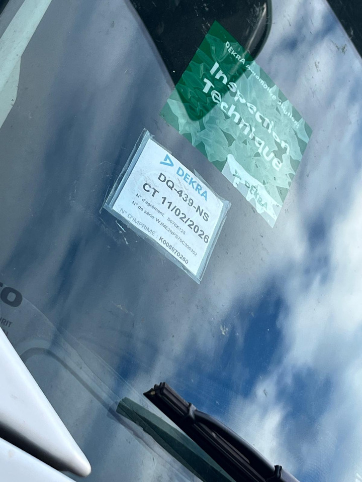 Dropside/ Flatbed truck Iveco Eurotrakker 260E36