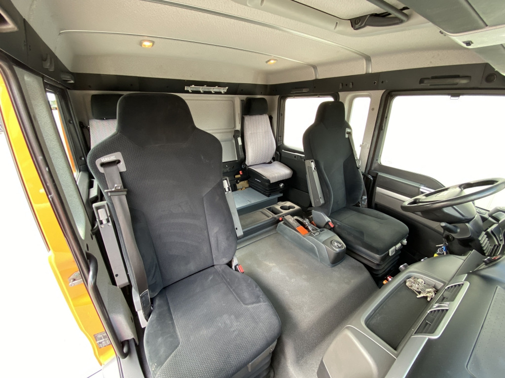 Dropside/ Flatbed truck MAN TGM 15.290 4x2 BL / Atlas AK 75.2 Kran