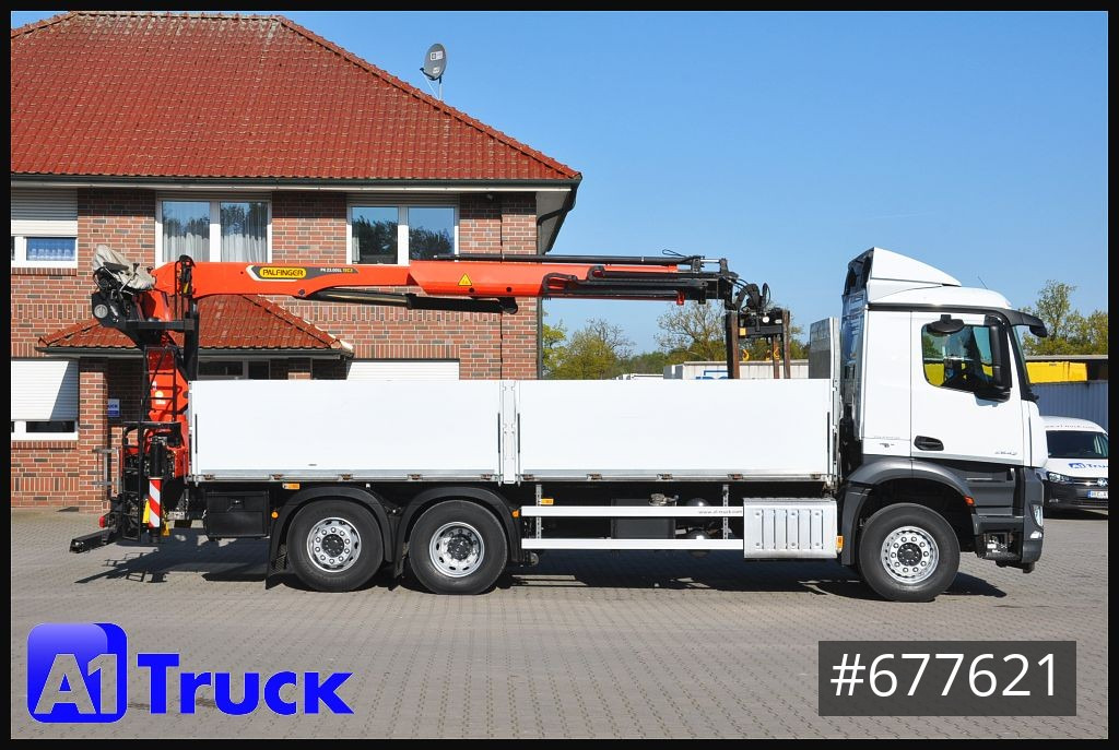 Dropside/ Flatbed truck MERCEDES-BENZ Arocs 2542,  Kran PK23001L, Baustoff,