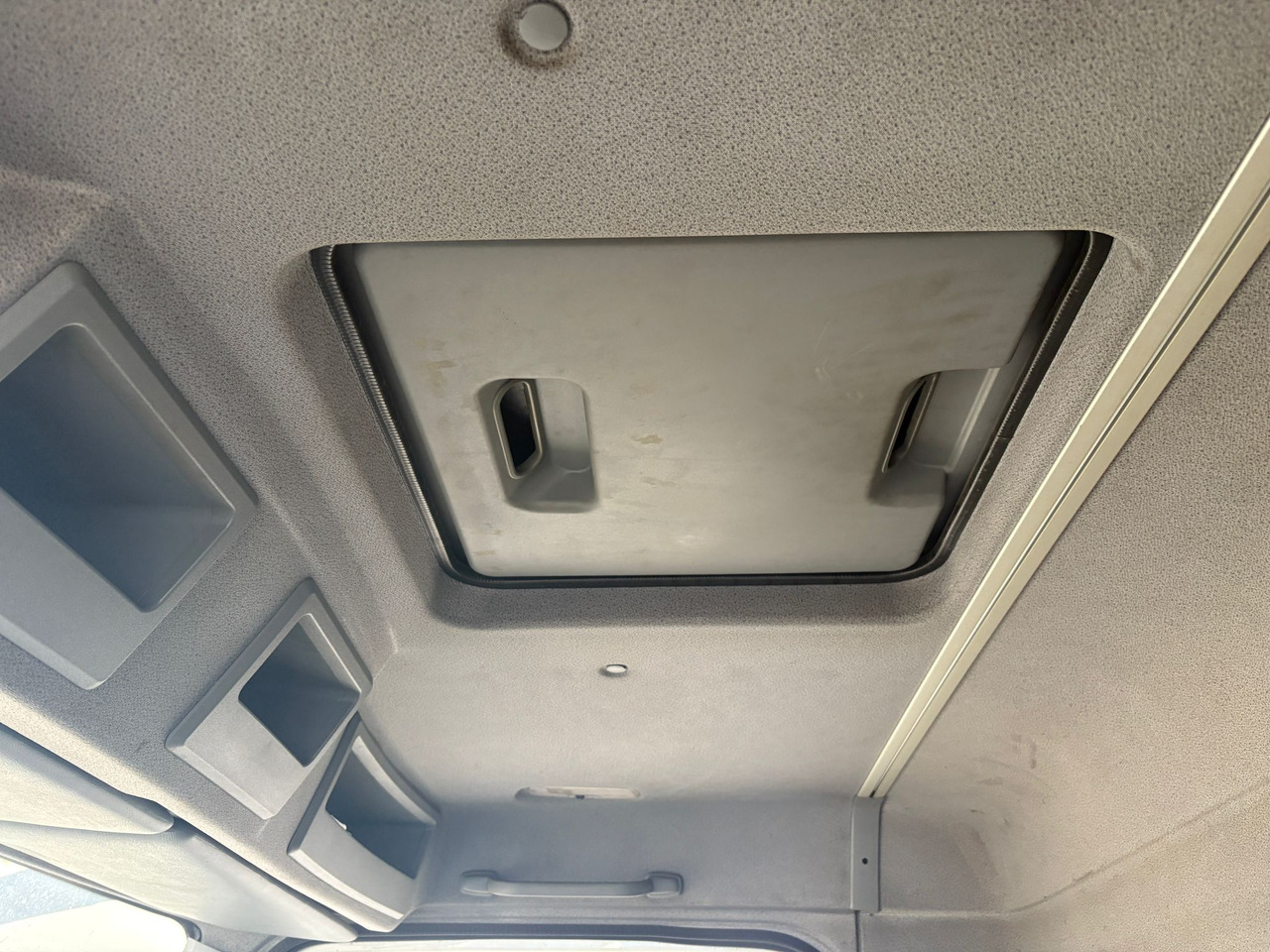 Dropside/ Flatbed truck Mercedes Axor 2533