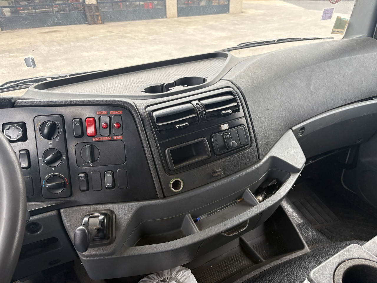 Dropside/ Flatbed truck Mercedes Axor 2533