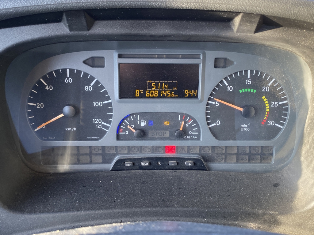 Dropside/ Flatbed truck Mercedes-Benz 818 Atego