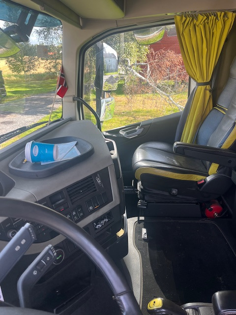 Dropside/ Flatbed truck Volvo FH 16.540