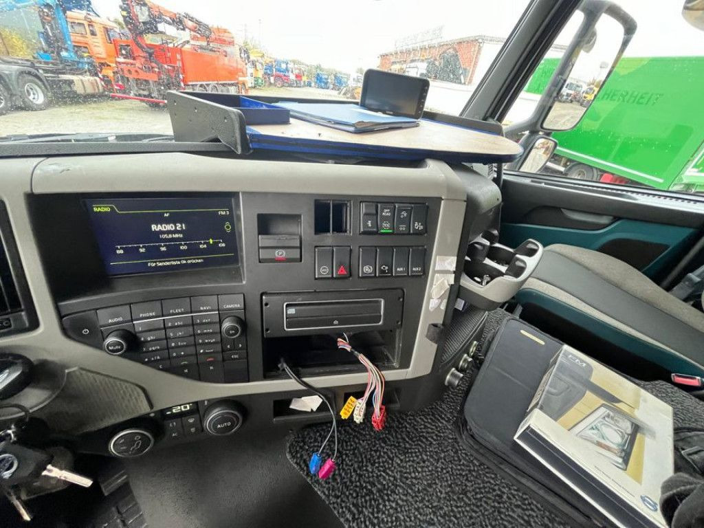 Dropside/ Flatbed truck Volvo FM 420 6x2 Pritsche Heckkran 27m/t,Funk,Jib ,E6