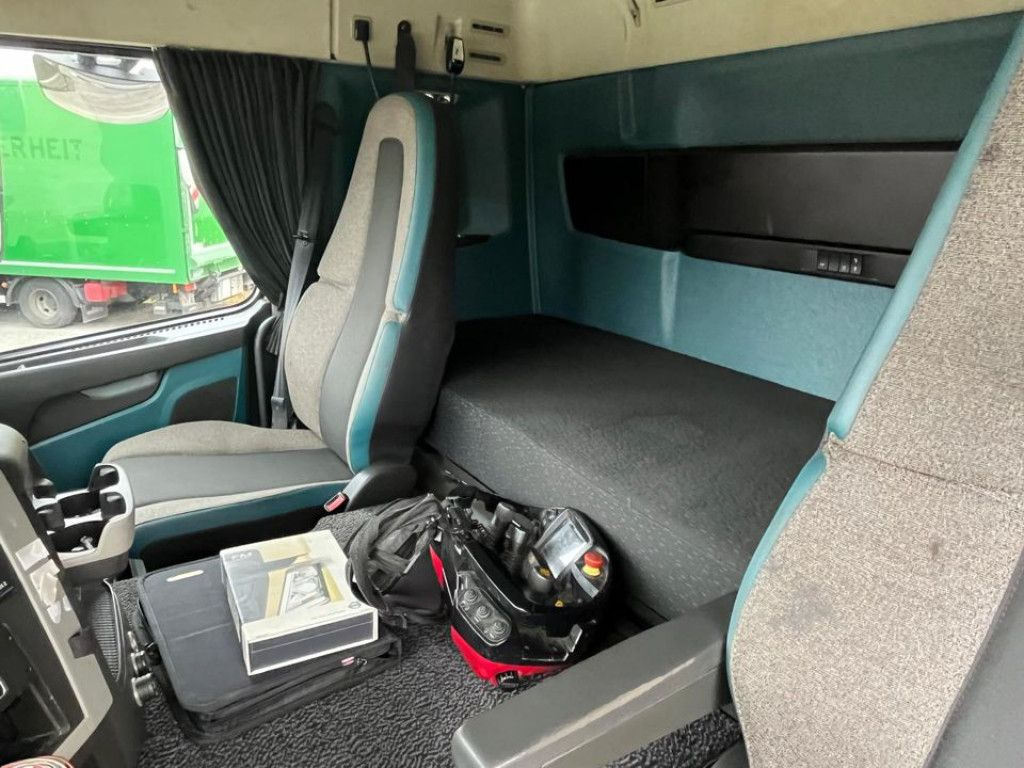 Dropside/ Flatbed truck Volvo FM 420 6x2 Pritsche Heckkran 27m/t,Funk,Jib ,E6