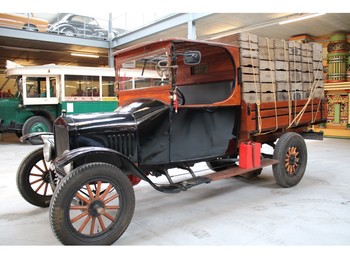 Dropside/ Flatbed truck Ford 1925 TT: picture 1