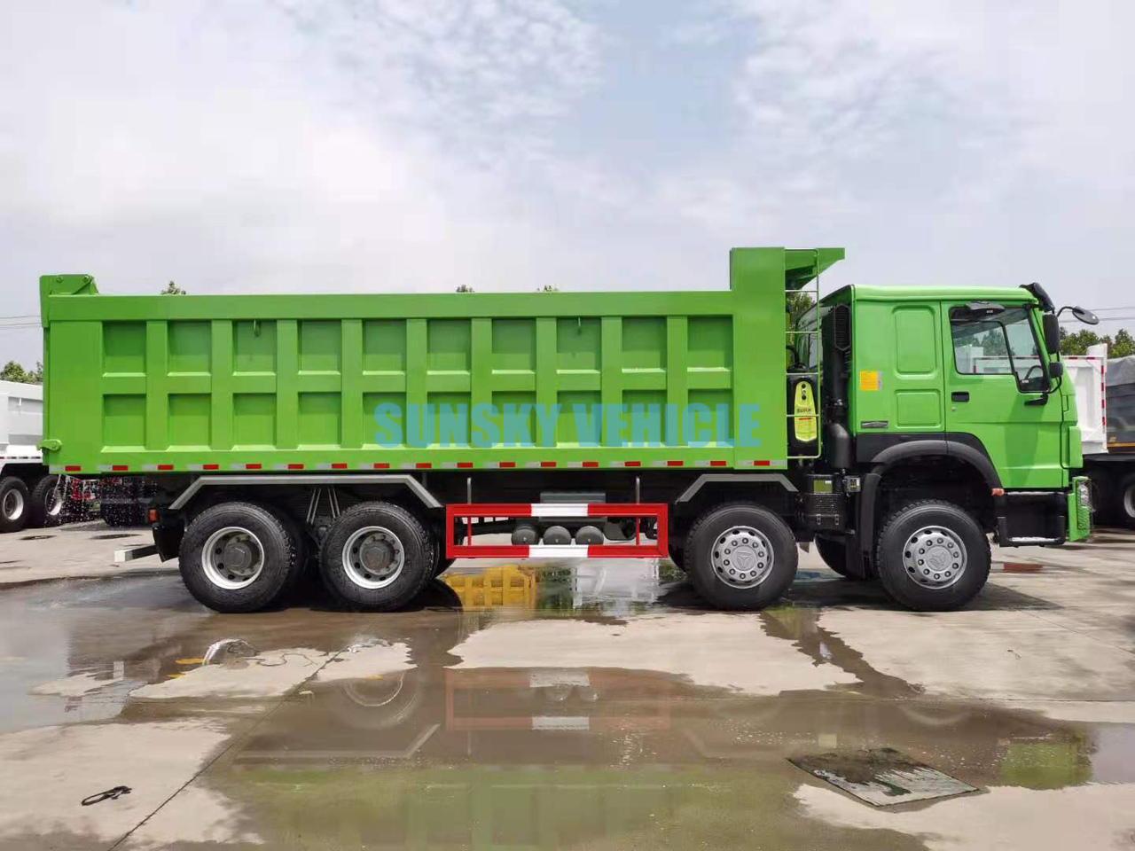 New Tipper for transportation of bulk materials HOWO Brand New 8X4 400HP Tipper Truck: picture 8