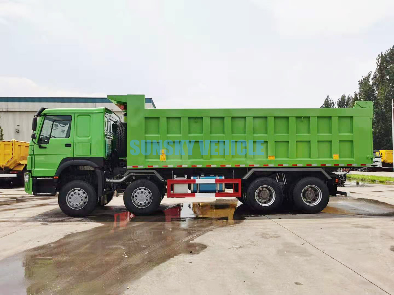 New Tipper for transportation of bulk materials HOWO Brand New 8X4 400HP Tipper Truck: picture 9