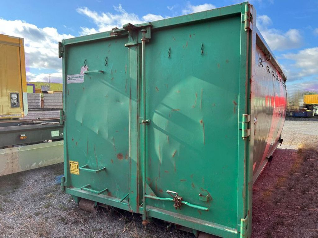 Hook lift truck 