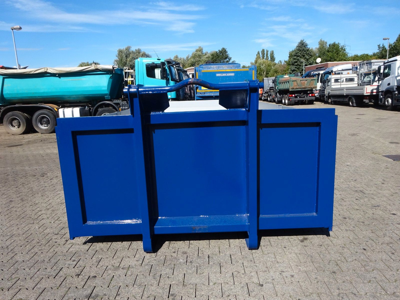 Hook lift truck 12 cbm Abrollcontainer Pritsche