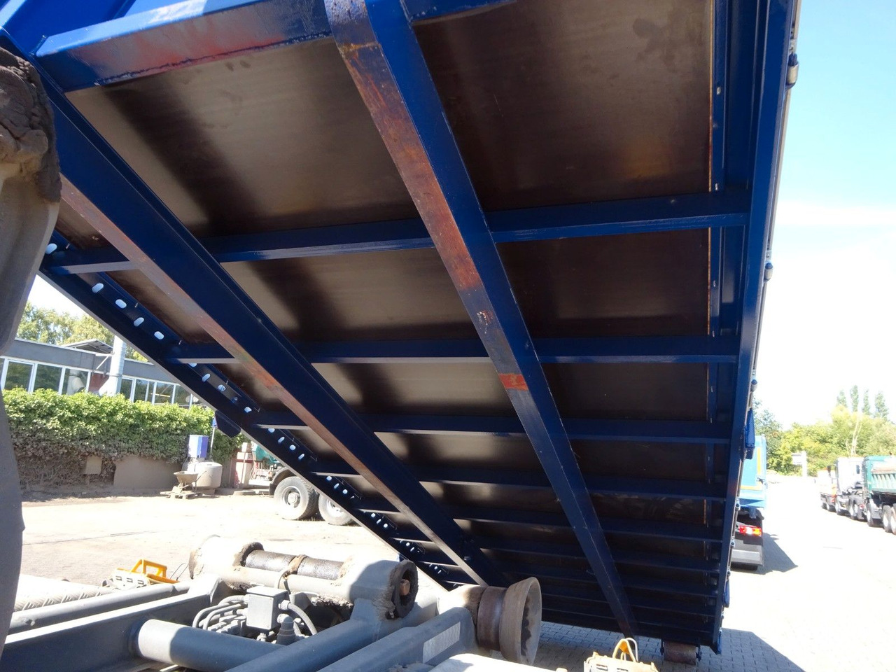 Hook lift truck 12 cbm Abrollcontainer Pritsche