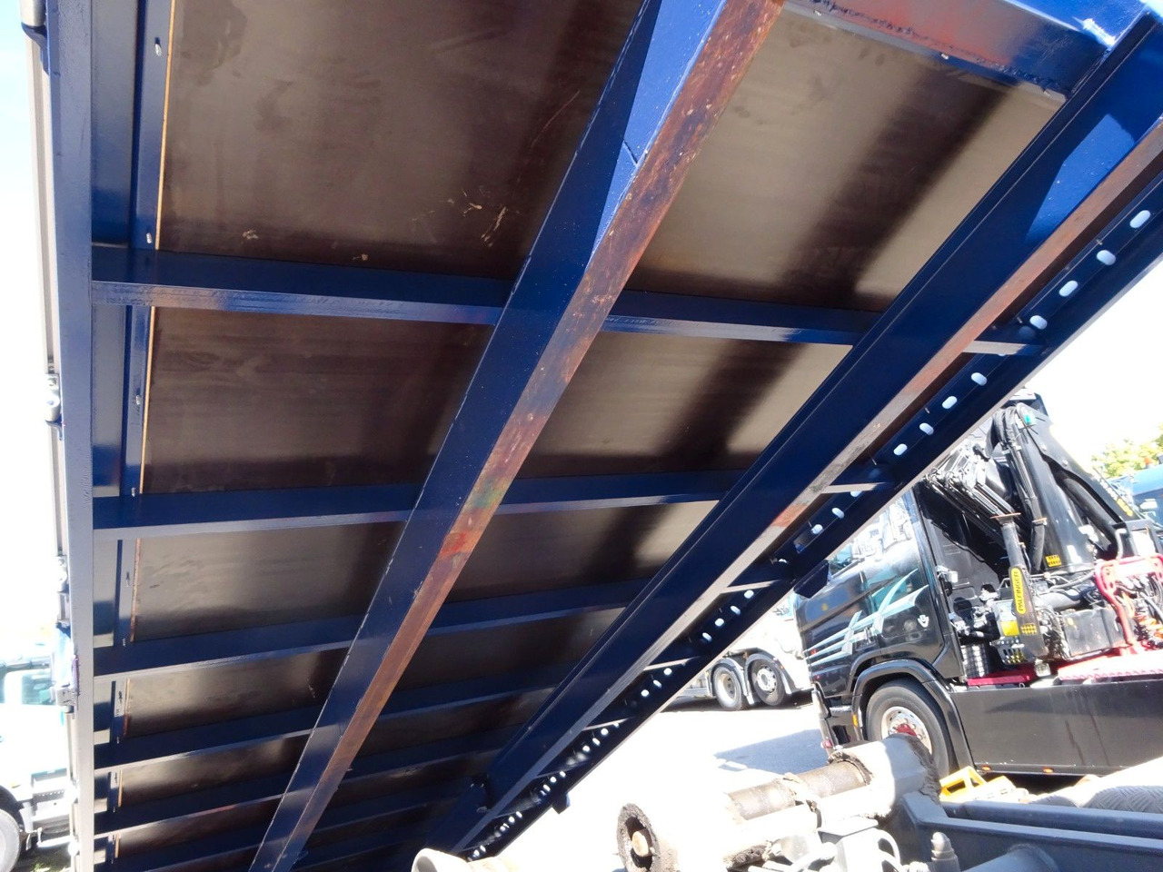 Hook lift truck 12 cbm Abrollcontainer Pritsche