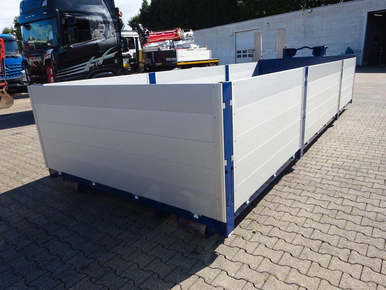 Hook lift truck 12 cbm Abrollcontainer Pritsche